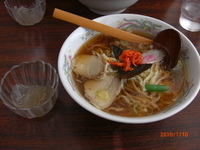 「ラーメン\550+サービスところ天」@カネダイの写真