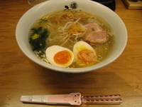 「塩玉らーめん」@塩専門 ひるがお 東京駅店の写真