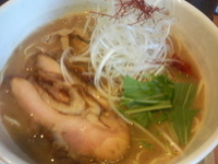 「鶏と魚介の白湯塩らーめん（メンバリ）@790円」@ら〜麺 もぐやの写真