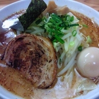 「味噌らーめん+半熟煮たまご」@麺処 ぼたん 栃木店の写真