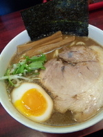 「一鶴ラーメン+魚粉」@麺家 一鶴の写真