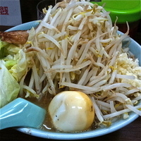 「とんこつモヤキャベ半ラーメン（¥600）野菜増し（￥50）半熟味」@ラーメン 三浦屋の写真