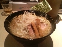 「背油煮干極太拉面（1月限定） 鬼油 サービス（大盛り+半ライス）」@麺喰屋 澤の写真