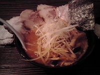 「さくら麺（みそ辛）大盛+チャーシュー」@札幌らーめん 麺屋さくらの写真