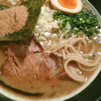 「真空そば（炭焼きチャーシュー・半麺→味玉1/2）¥700」@喜元門 本店の写真