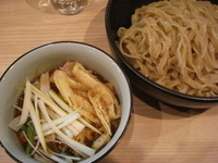 「つけ麺昆布醤油味、豚テール丼」@小麦と肉 桃の木の写真