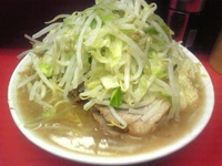 「小豚（ニンニクマシ）」@ラーメン二郎 大宮店の写真