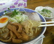 「ラーメン（中盛&モヤシ増し 無料） 650円」@明心角ふじの写真