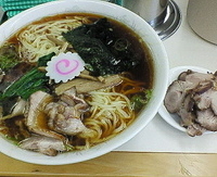 「青島ラーメン大盛+自家製チャーシュー（+50円）=700円」@青島食堂 秋葉原店の写真