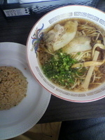 「尾道ラーメン&半焼きめし￥700（ランチタイム価格）」@本場尾道ラーメン鳶の写真