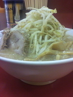 「ラーメン（野菜多め）￥650」@豚骨屋の写真