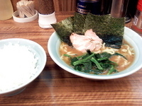 「ラーメン並+ごはん50円（食べ放題）」@横浜家系らーめん 二代目 武道家の写真