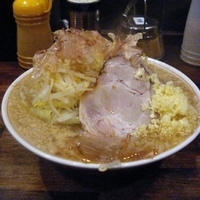 「マンモスラーメン 800円+野菜多め 50円」@泪橋の写真