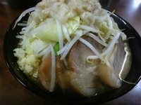 「小豚 アブラニンニク」@ラーメン二郎 めじろ台法政大学前店の写真