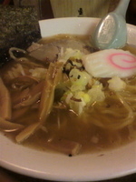 「らーめん白（大盛無料）680円」@大勝軒 響の写真