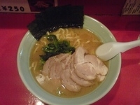 「ラーメン中盛り￥750+叉焼￥200+ほうれん草（タイムサービス」@おーくら家 本店の写真