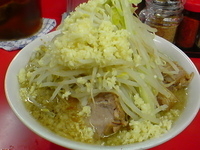 「小豚（ヤサイ、ニンニクダブル）880円」@らーめん豚喜の写真