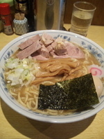 「中華そば 大盛 半チャーシュー 玉子【1050円】」@くり山の写真