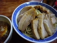 「つけ麺・中盛り（650円）+バカ豚ダブル（300円×2）+ライス」@明心角ふじの写真