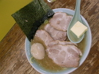 「チャーシュー+味玉+バターラーメン￥1000」@まこと家の写真
