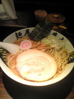 「ら～麺 [ラーメン/豚骨魚介」@麺屋武蔵 鷹虎の写真