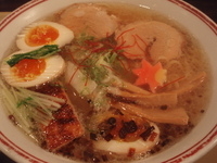 「潮麺 真髄(730円)+燻玉(100円→無料(ラー本のクーポン)」@らぁめん道場 黒帯の写真