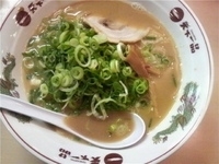 「屋台ラーメン(大)+ネギ」@天下一品 大宮大成店の写真