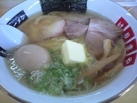 「塩バターラーメン+味玉（計850円）」@土佐ジローラーメン はりまやの写真