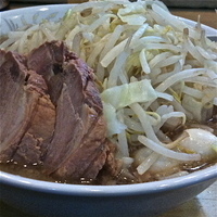 「ラーメン（野菜・ニンニク半分￥650）うずら卵（4個￥100）」@ラーメン二郎 荻窪店の写真