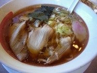 「極旨醤油らーめん（390円）+餃子（180円）」@幸楽苑 若柴店の写真