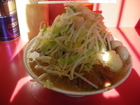 「小豚+味付きうずら」@ラーメン二郎 大宮店の写真