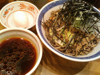 「肉盛つけ蕎麦（冷汁・玉子付き）（880円）」@馳走麺 狸穴の写真