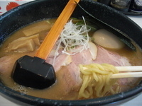 「特製豚骨らーめん930円」@めん屋 沙楽の写真