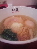 「黄金の塩らーめん 味玉 880円」@黄金の塩らぁ麺 due Italian 市ヶ谷店の写真