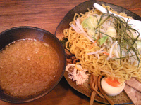 「つけ麺 とんこつ+大盛（700+100円）」@らの字の写真