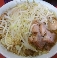 「小ラーメン （野菜+ニンニク+味付玉子トッピング）」@ラーメン二郎 環七一之江店の写真