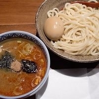 「辛つけめん 並 + 半熟玉子」@つけ麺専門店 三田製麺所 神田店の写真