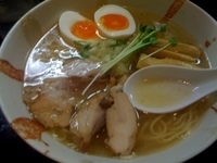 「丸鶏旨味そば（塩味）+昆布味玉（800円）」@麺屋33の写真