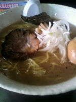 「醤油らーめん（大盛・煮玉子サービス）」@鹿嶋まるみらーめんの写真