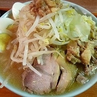 「ラーメン（野菜+ニンニク+ゆで玉子トッピング）」@ラーメン富士丸 西新井大師店の写真