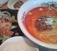 「Bランチ（白胡麻担担麺、唐揚げ、半ライス、杏仁豆腐）1000円」@新中華食堂 天海の写真