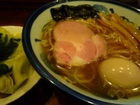 「豚煮干ラーメン（塩）（小）（650円+茹で野菜（150円）+味玉」@つけ麺 目黒屋の写真