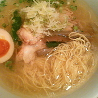 「【夜限定】塩らーめん（麺硬め）¥700」@らーめんや なかじゅう亭 高崎市通町本店の写真