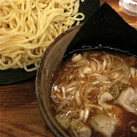 「つけ麺（大盛り440g￥720）トッピング用水餃子（2個￥100」@つけ麺屋 やすべえ 新宿店の写真