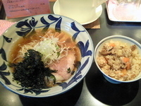 「醤油ラーメン780円+本日の焼き飯150円」@らーめん 神田 磯野の写真