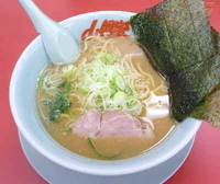 「醤油ラーメン（690円）」@ラーメン山岡家 沼津柿田川店の写真