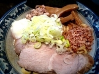 「油そば（小盛り）（650円）+温泉玉子（100円）」@兎に角 松戸店の写真