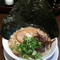 「こってりとんこつ（￥680）笑える海苔（￥100）替玉（￥100」@馬鹿豚やの写真