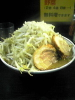 「ラーメン並（ニンニク、脂多め、野菜4倍）」@ダントツラーメン 岡山一番店の写真