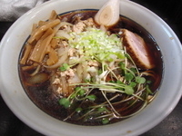 「じらいやらぁめん（大盛） ニンニク+とりたま」@ラーメン工房 じらい屋の写真